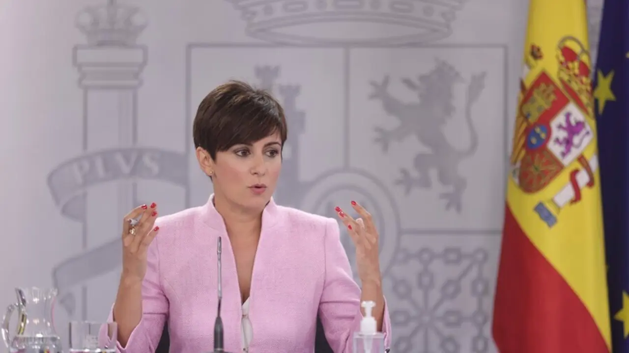 La ministra Portavoz y ministra de Pol&iacute;tica Territorial, Isabel Rodr&iacute;guez, comparece en la rueda de prensa posterior al primer Consejo de Ministros tras la remodelaci&oacute;n del Gobierno, a 13 de julio de 2021, en Madrid (Espa&ntilde;a). Hoy se ha celebrado el primer