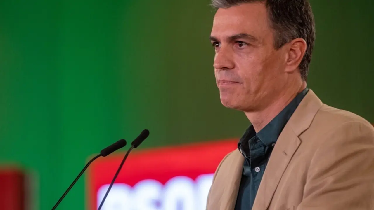 El secretario general del PSOE y presidente del Gobierno, Pedro S&aacute;nchez, durante su intervenci&oacute;n en un acto de partido. En Hotel Barcel&oacute; Renacimiento, a 17 de julio de 2021 en Sevilla (Andaluc&iacute;a, Espa&ntilde;a).