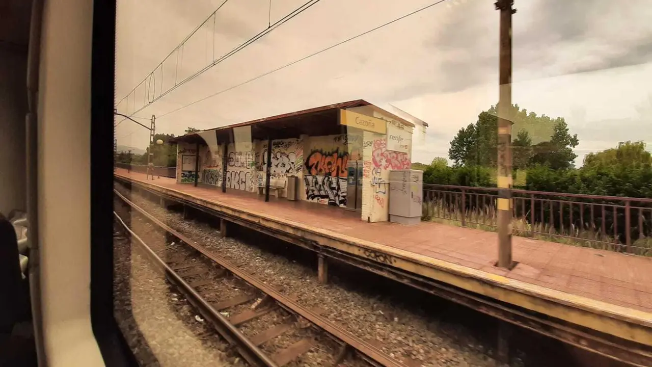 Vista de una estaci&oacute;n del tren de Feve Santander-Torrelavega. / S. D&Iacute;AZ