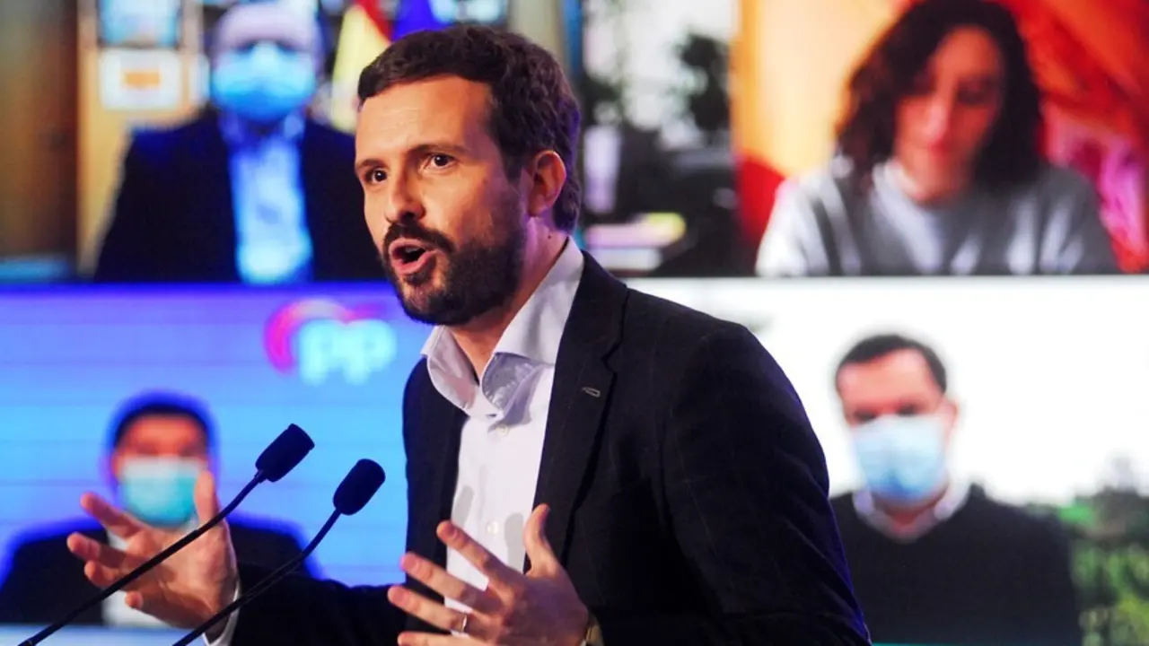 Archivo - El presidente del Partido Popular, Pablo Casado interviene durante un acto del PP con  sus 'barones' regionales durante la campa&ntilde;a de las elecciones catalanas.  En L'Hospitalet de Llobregat en Barcelona (Catalu&ntilde;a), a 7 de febrero de 2021.