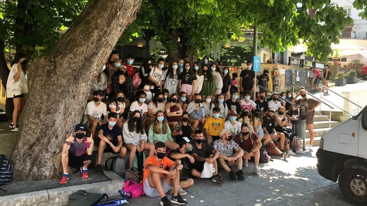 Grupo de j&oacute;venes del campamento de C&oacute;breces.