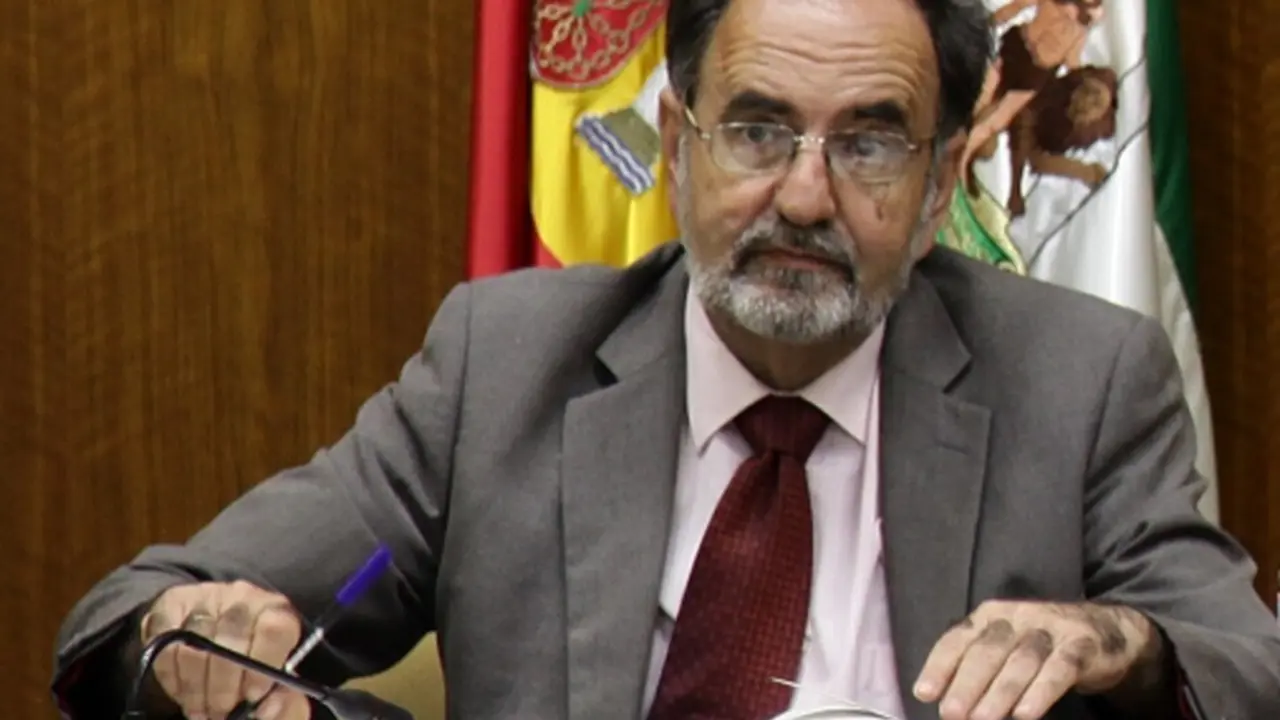 El letrado Pl&aacute;cido Fern&aacute;ndez-Viagas, en una foto de archivo en el Parlamento andaluz.