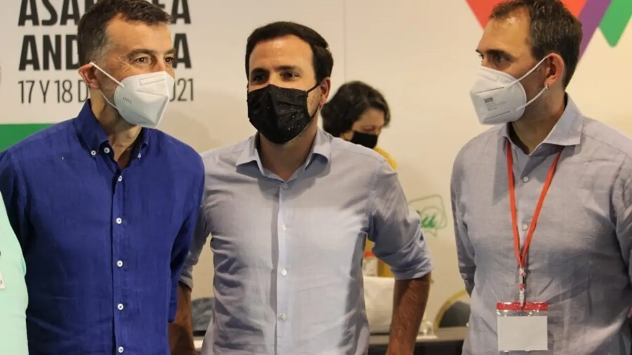 Antonio Maillo, Alberto Garz&oacute;n y Toni Valero, en la XXIII Asamblea de IU Andaluc&iacute;a