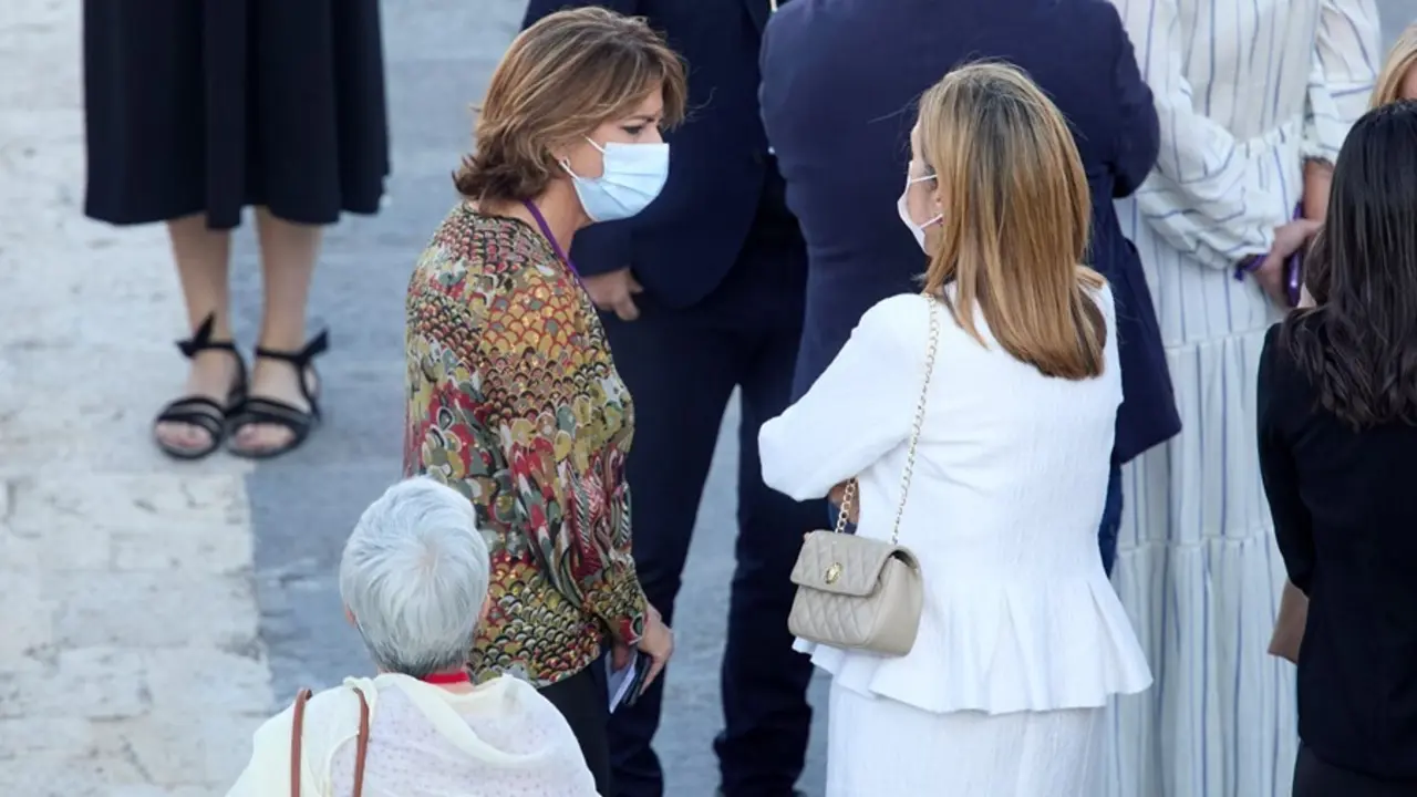 La fiscal general del Estado, Dolores Delgado (i) y la vicepresidenta del Congreso y vicesecretaria de Pol&iacute;tica Social del PP, Ana Pastor (d), a su llegada al acto de homenaje de Estado a las v&iacute;ctimas de la enfermedad por coronavirus y de reconocimiento a