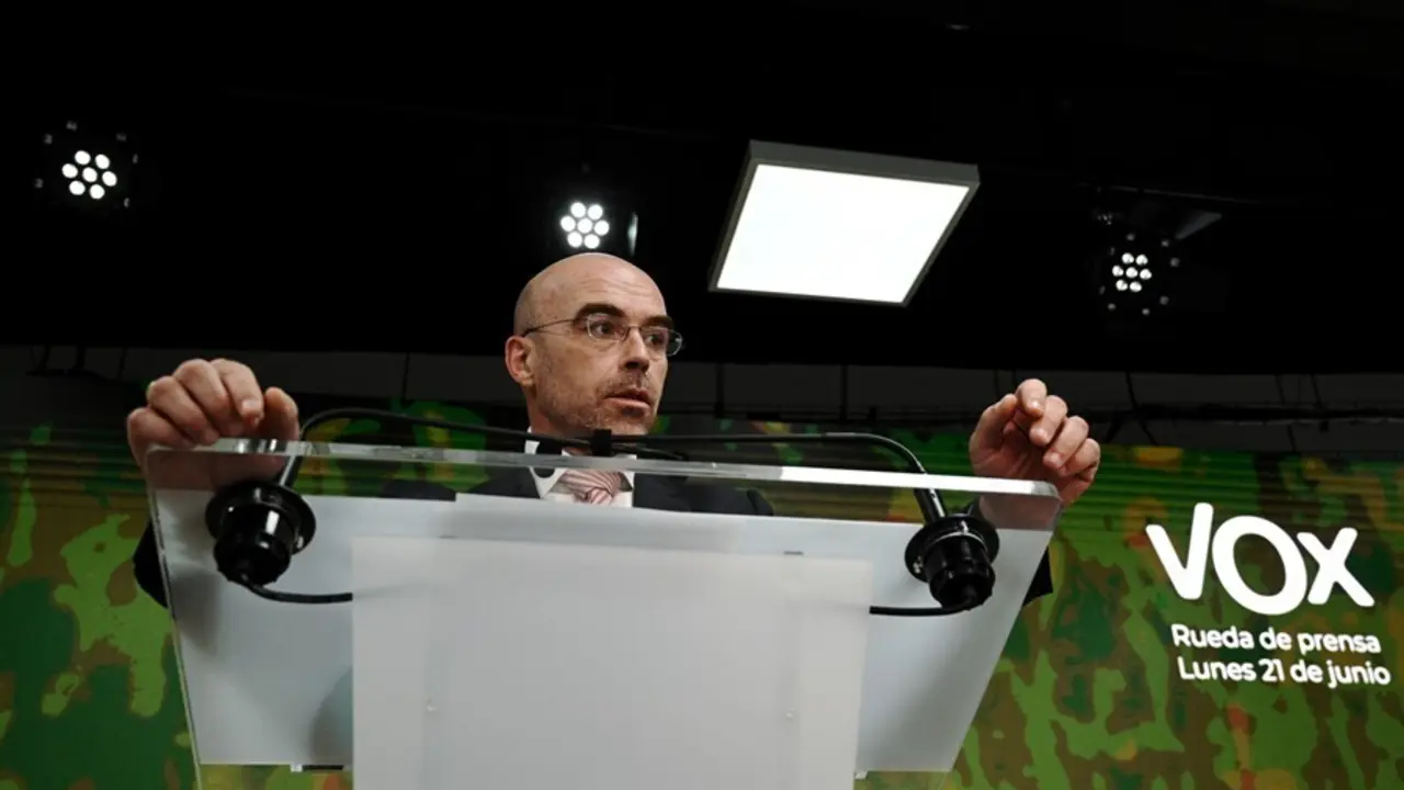 El vicepresidente Primero de Acci&oacute;n Pol&iacute;tica y eurodiputado de VOX, Jorge Buxad&eacute;, interviene en una rueda de prensa del Comit&eacute; de Acci&oacute;n Pol&iacute;tica de Vox, a 21 de junio de 2021, en la Sede Nacional de Vox, Madrid, (Espa&ntilde;a). Tras la aprobaci&oacute;n de la medida 