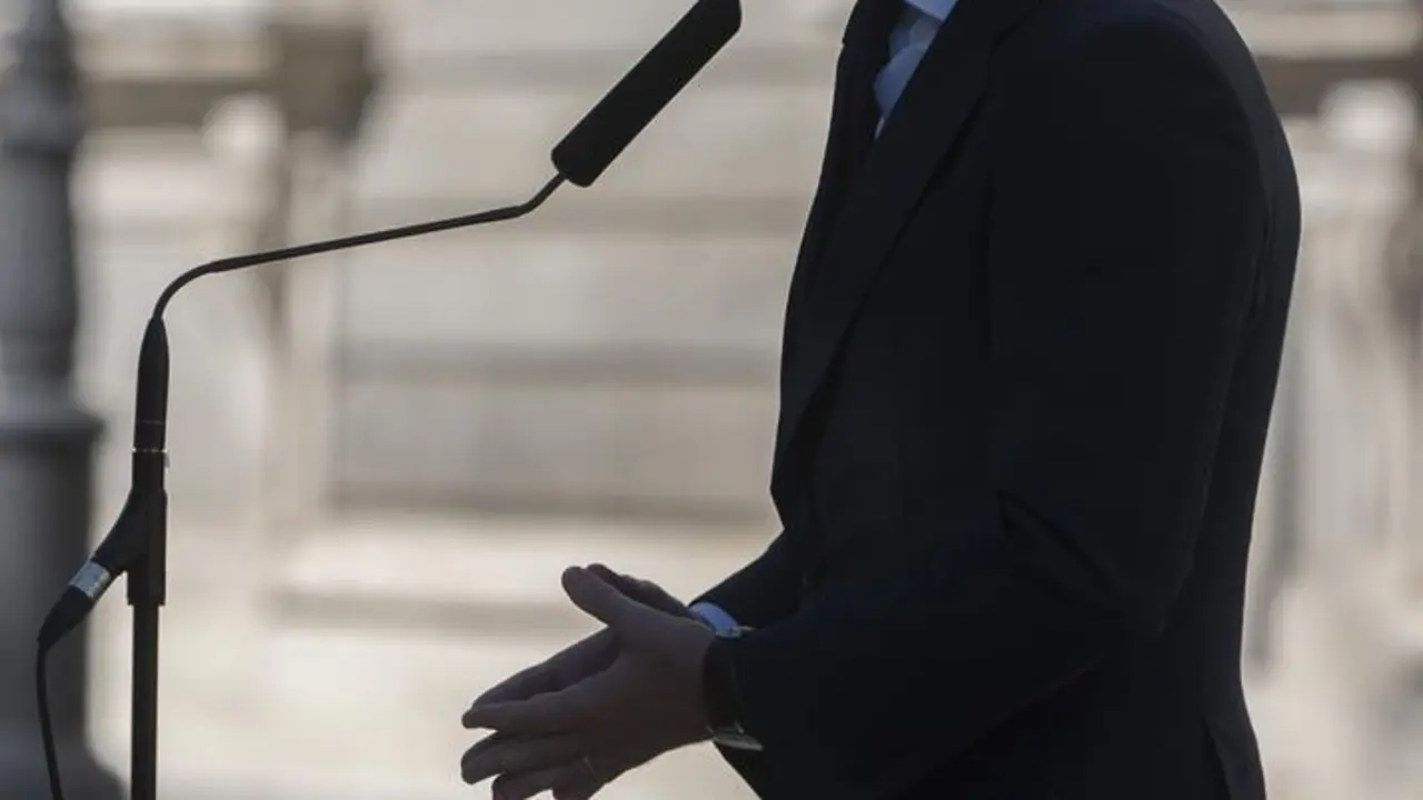 El presidente del PP, Pablo Casado, atiende a los medios tras el homenaje de Estado a las v&iacute;ctimas del coronavirus y el personal sanitario en el Palacio Real. En  Madrid, a 15 de julio de 2021.