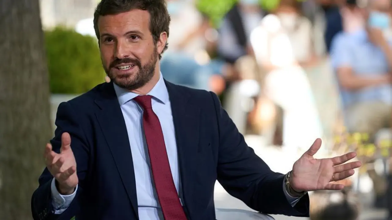 El presidente nacional del Partido Popular, Pablo Casado, durante su intervenci&oacute;n en una jornada de preparaci&oacute;n de la Convenci&oacute;n del PP que se celebra el pr&oacute;ximo oto&ntilde;o, este lunes en &Aacute;vila. EFE/ Ra&uacute;l Sanchidri&aacute;n