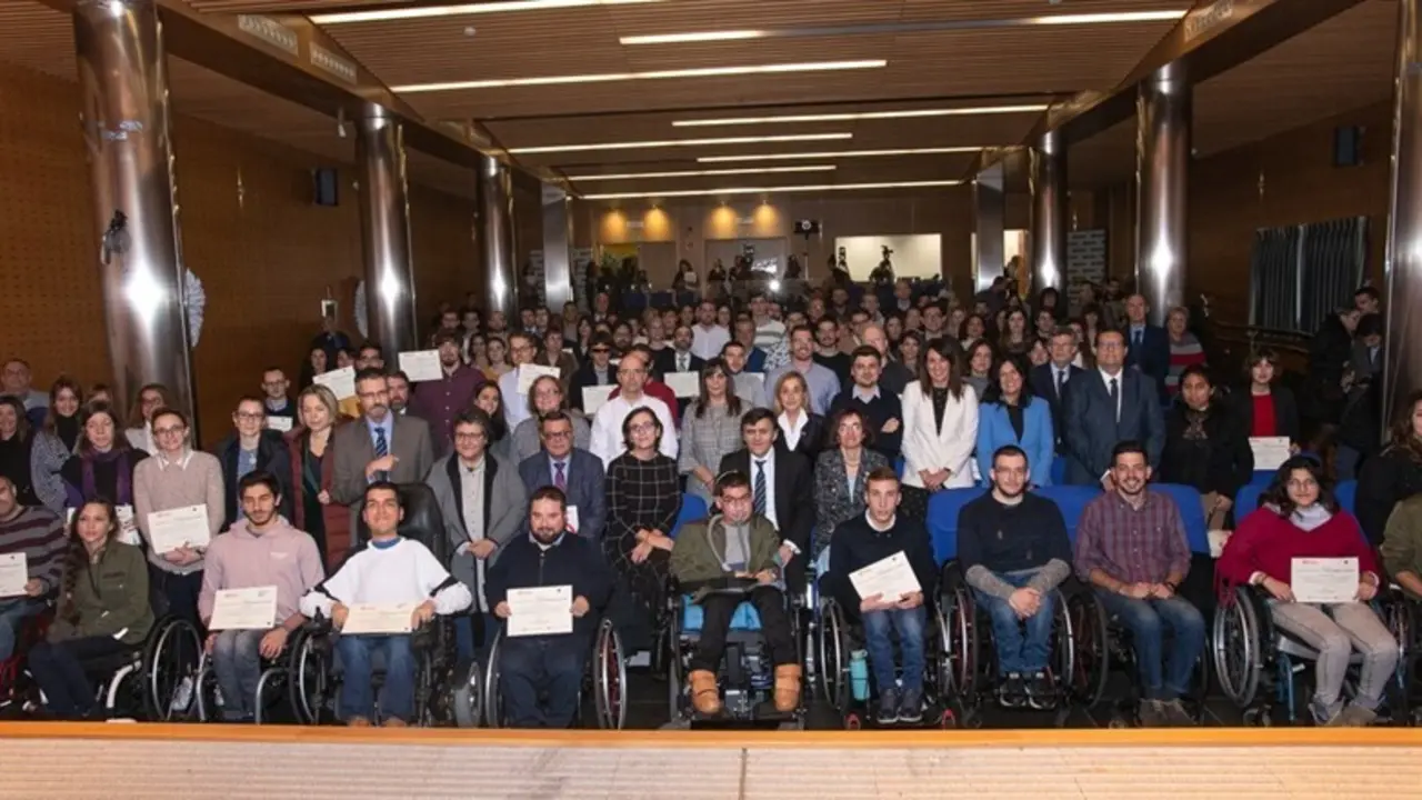 Archivo - Tres j&oacute;venes con discapacidad de Baleares mejoraron su formaci&oacute;n con becas de Fundaci&oacute;n ONCE en 2019