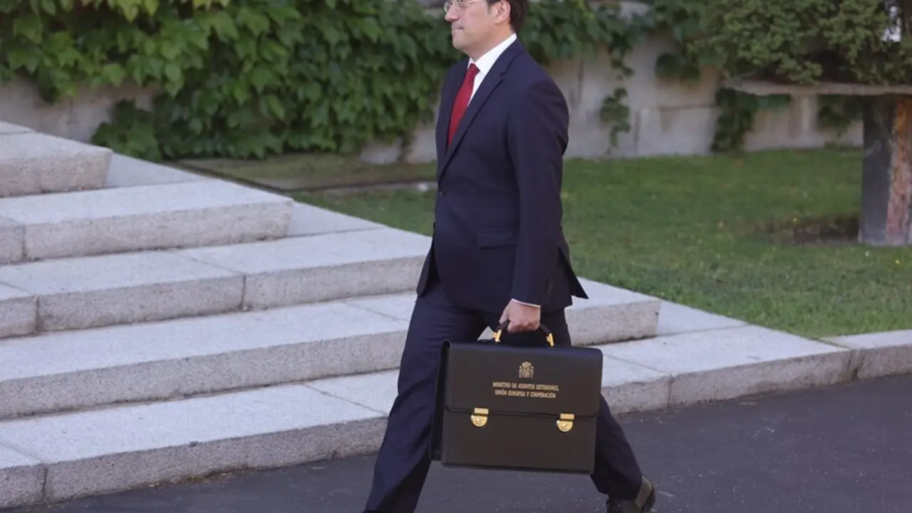 El ministro de Asuntos Exteriores, Uni&oacute;n Europea y Cooperaci&oacute;n, Jos&eacute; Manuel Albares, llega al Palacio de la Moncloa para participar en el primer Consejo de Ministros tras la remodelaci&oacute;n del Gobierno, a 13 de julio de 2021, en Madrid (Espa&ntilde;a). 