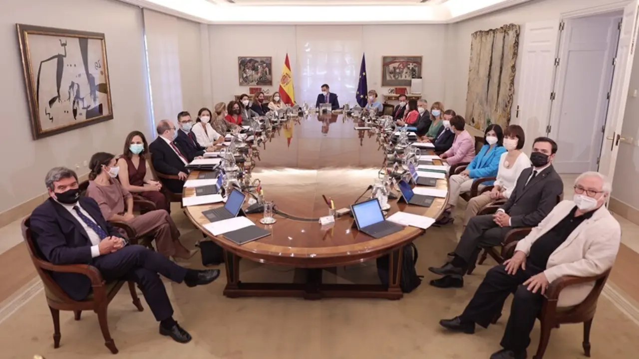 Foto de todos los ministros en sala hist&oacute;rica del Consejo.