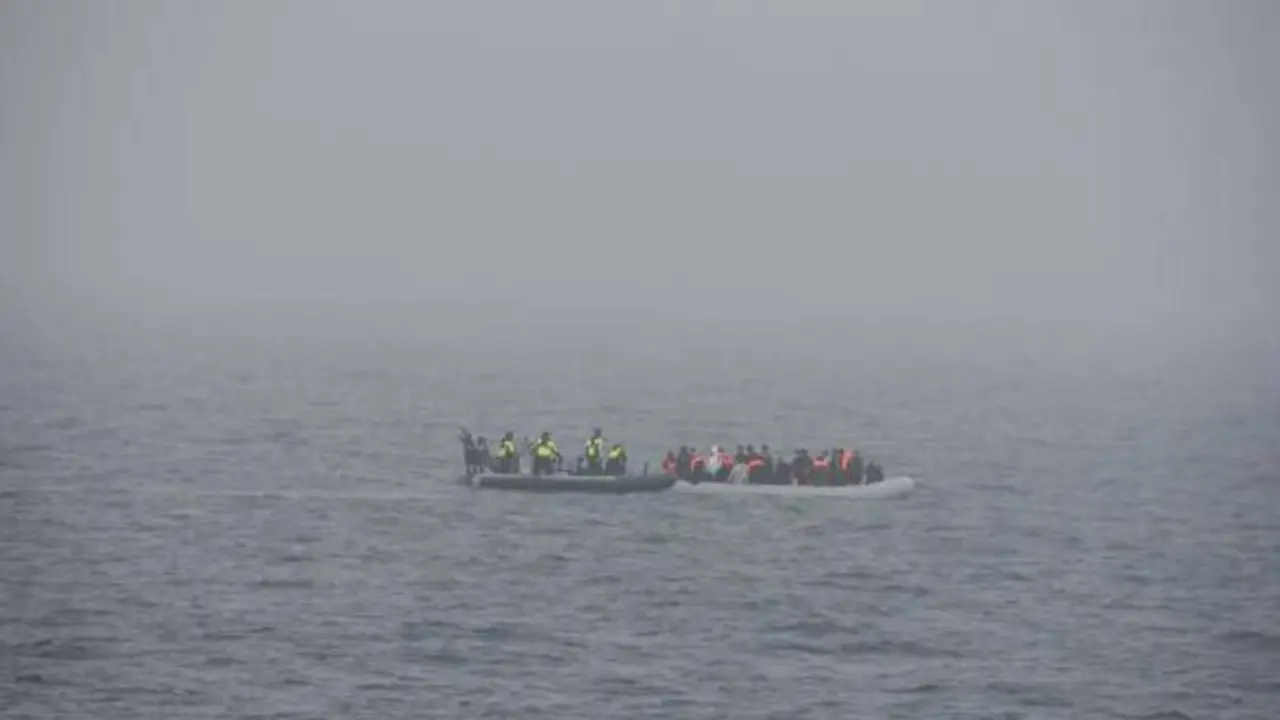 Archivo - Rescate de migrantes en el Canal de la Mancha