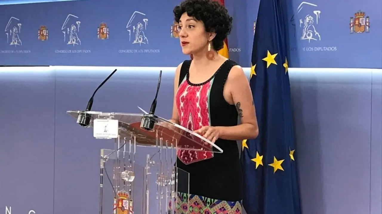 La diputada de Unidas Podemos y portavoz de En Com&uacute; Podem en el Congreso, Aina Vidal, intervierne en rueda de prensa en la C&aacute;mara Baja.