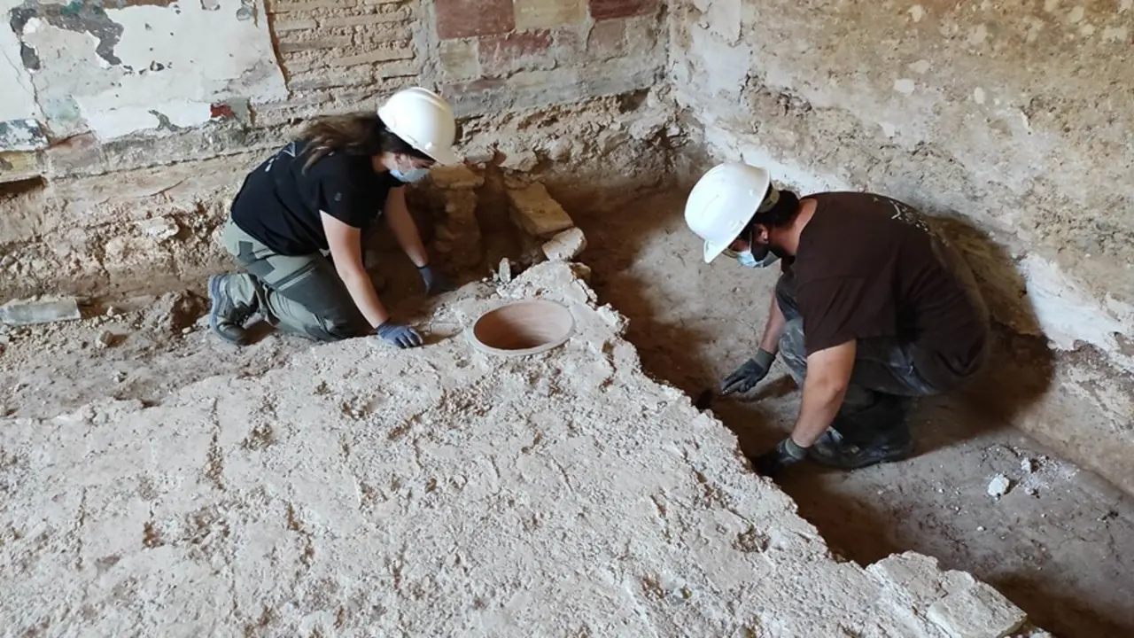 Descubren una l&aacute;pida funeraria romana en los trabajos arqueol&oacute;gicos en la Alquer&iacute;a Falc&oacute; de Val&egrave;ncia