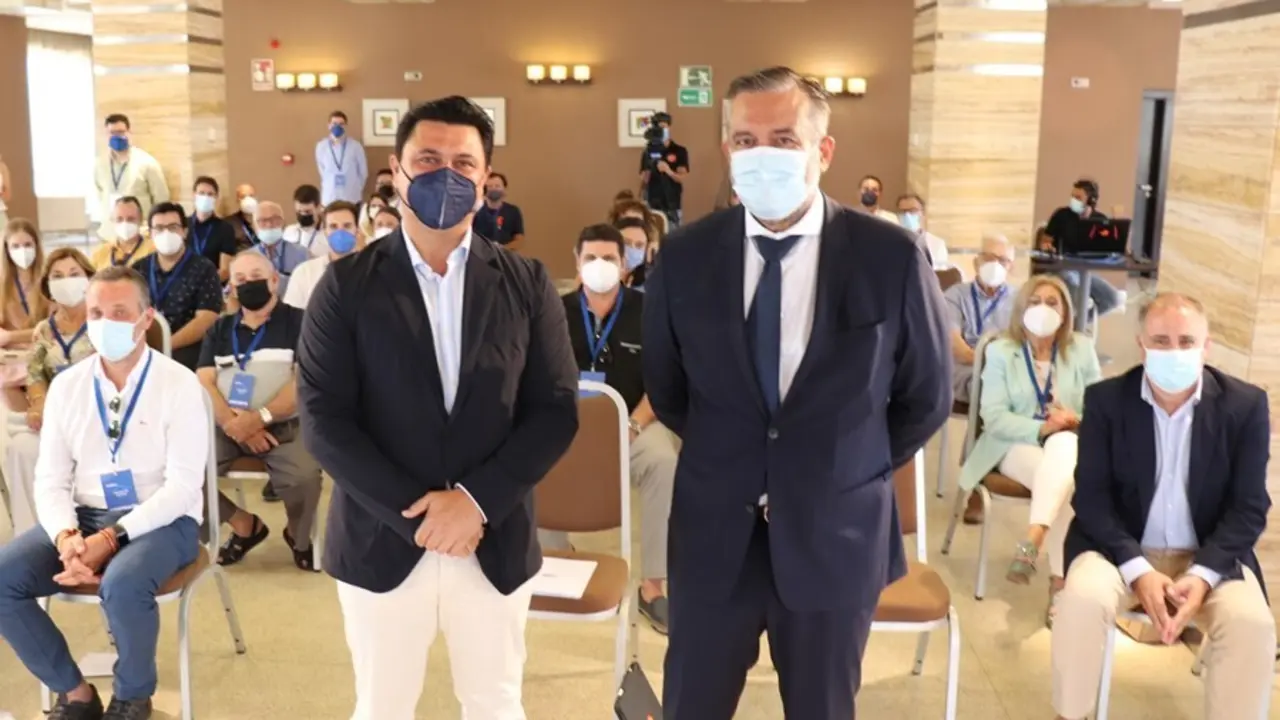 El consejero de Presidencia, Justicia e Interior de la Comunidad de Madrid, Enrique L&oacute;pez, junto con el secretario general del Partido Popular en la Regi&oacute;n de Murcia, Jos&eacute; Miguel Luengo