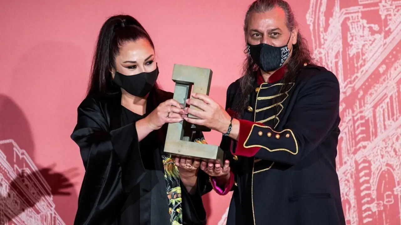 Archivo - El grupo musical Camela recibe el premio a Toda una Vida en la XVIII edici&oacute;n de los Premios Madrid, en el Hotel Westin Palace, Madrid