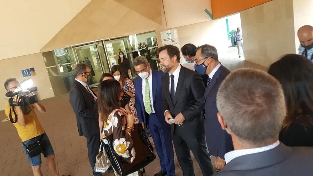 Iv&aacute;n Espinosa de los Monteros, a su llegada al almuerzo-coloquio al que estaba invitado por la C&aacute;mara de Comercio, en su visita a Zaragoza.