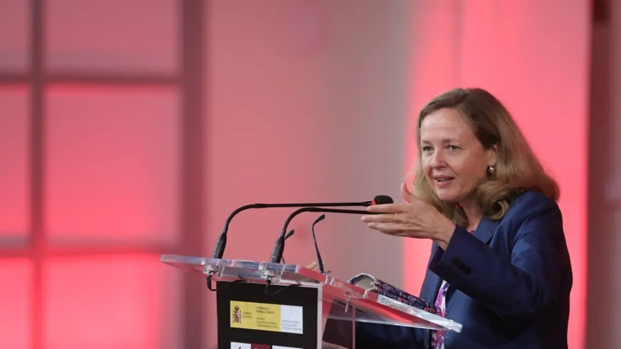 La vicepresidenta primera y ministra de Asuntos Econ&oacute;micos y Transformaci&oacute;n Digital, Nadia Calvi&ntilde;o, clausura el acto de presentaci&oacute;n del Fondo Next Tech, a 19 de julio de 2021, en Madrid, (Espa&ntilde;a). 