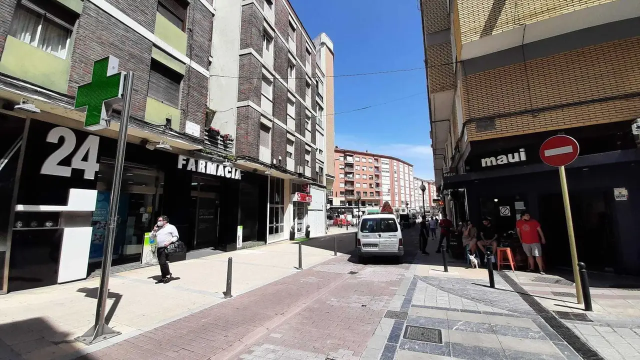 Vista de la farmacia 24 horas de Torrelavega. / S. D&iacute;az