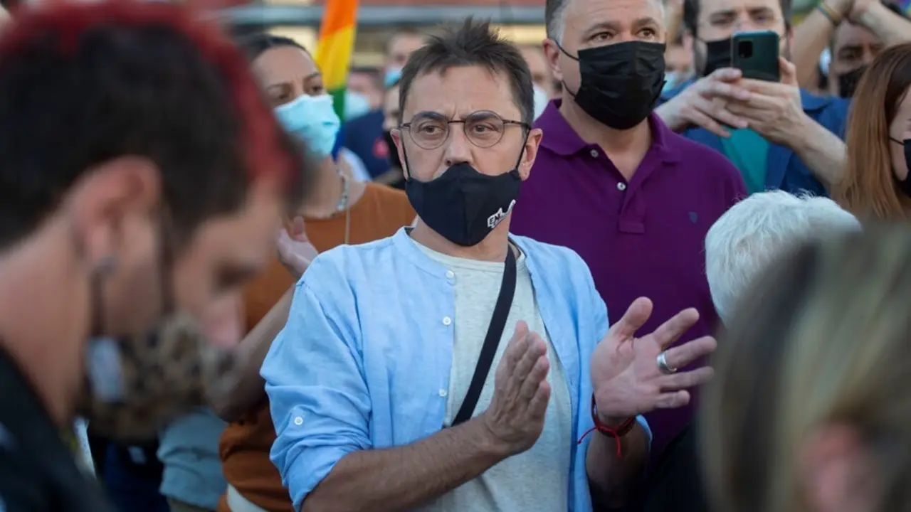 El fundador de Podemos Juan Carlos Monedero durante una manifestaci&oacute;n para condenar el asesinato de un joven de 24 a&ntilde;os el pasado s&aacute;bado en A Coru&ntilde;a debido a una paliza, a 5 de julio de 2021, en Madrid, (Espa&ntilde;a).