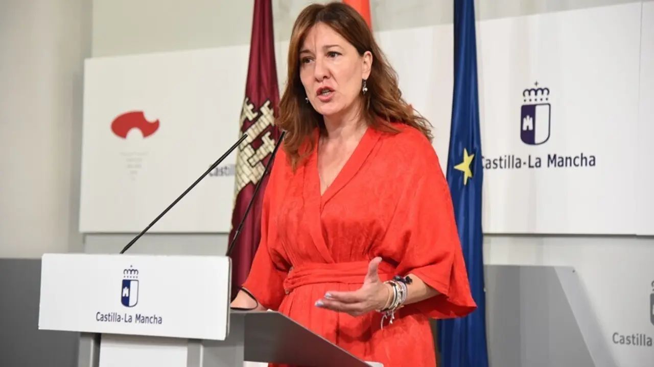 La portavoz del Gobierno de Castilla-La Mancha, Blanca Fern&aacute;ndez, en rueda de prensa
