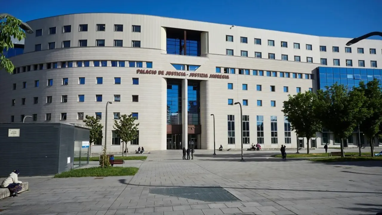 Archivo - Fachada del Palacio de Justicia de Pamplona, a 10 de mayo de 2021, en Pamplona, Navarra, (Espa&ntilde;a).