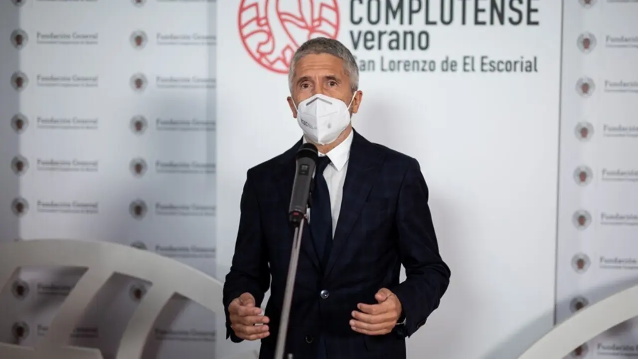 El ministro del Interior, Fernando Grande-Marlaska, imparte su ponencia 'Pensando en la seguridad p&uacute;blica en la pr&oacute;xima d&eacute;cada', en el curso 'Retos y pol&iacute;tica de seguridad en Espa&ntilde;a: Construyendo el modelo de la seguridad 2030'.