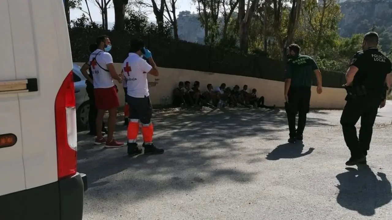 Interceptan una patera con 11 personas en Cala Ambolo en X&agrave;bia