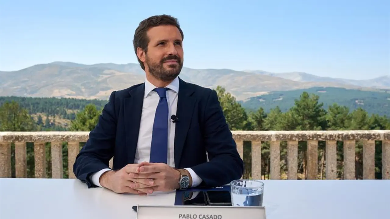 El presidente del PP, Pablo Casado, preside la reuni&oacute;n de la Junta directiva nacional de su partido, en la que participar&aacute; el Comit&eacute; de Direcci&oacute;n de manera presencial, mientras el resto de integrantes lo har&aacute; de forma telem&aacute;tica, este mi&eacute;rcoles en el Parador de Gredos, en (&Aacute;vila). EFE/ Ra&uacute;l Sanchidri&aacute;n