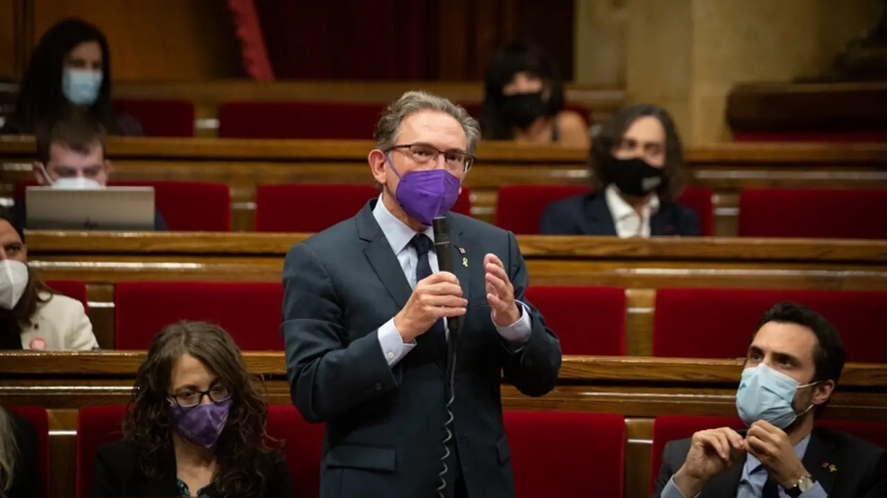 El conseller de Econom&iacute;a de la Generalitat, Jaume Gir&oacute;, durante una sesi&oacute;n plenaria en el Parlament de Catalunya, a 21 de julio de 2021, en Barcelona, Catalunya (Espa&ntilde;a). Durante el Pleno, el conseller de Econom&iacute;a ha anunciado que el Govern recurrir&aacute; al I