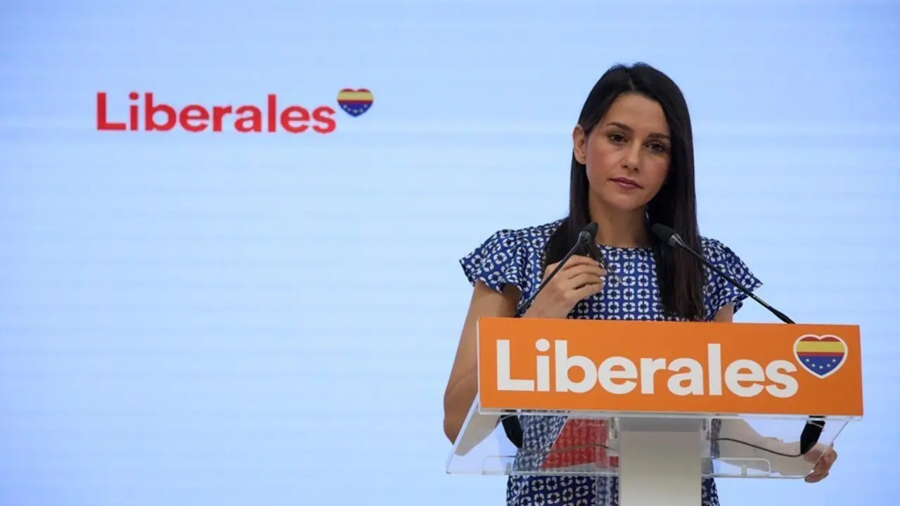 La presidenta de Ciudadanos, In&eacute;s Arrimadas, en una rueda de prensa en la sede del partido en Madrid.