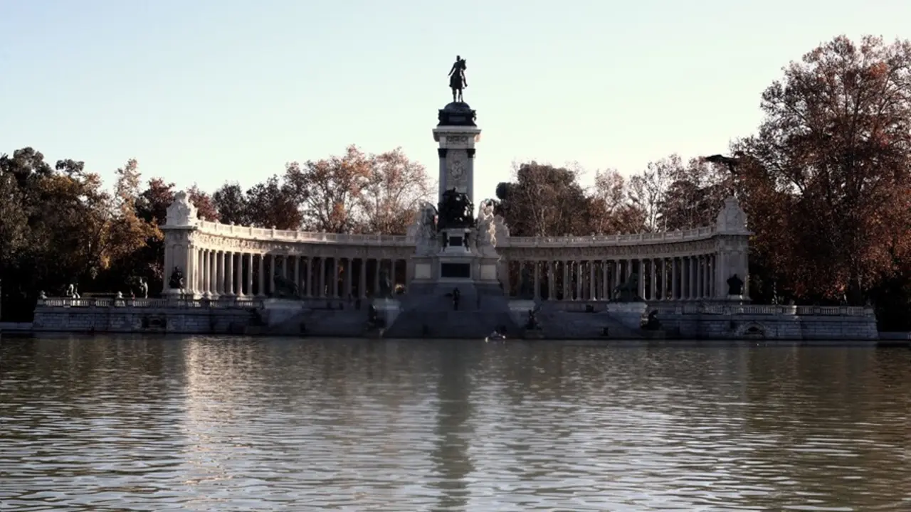 Archivo - El monumento a Alfonso XII en el parque del Retiro