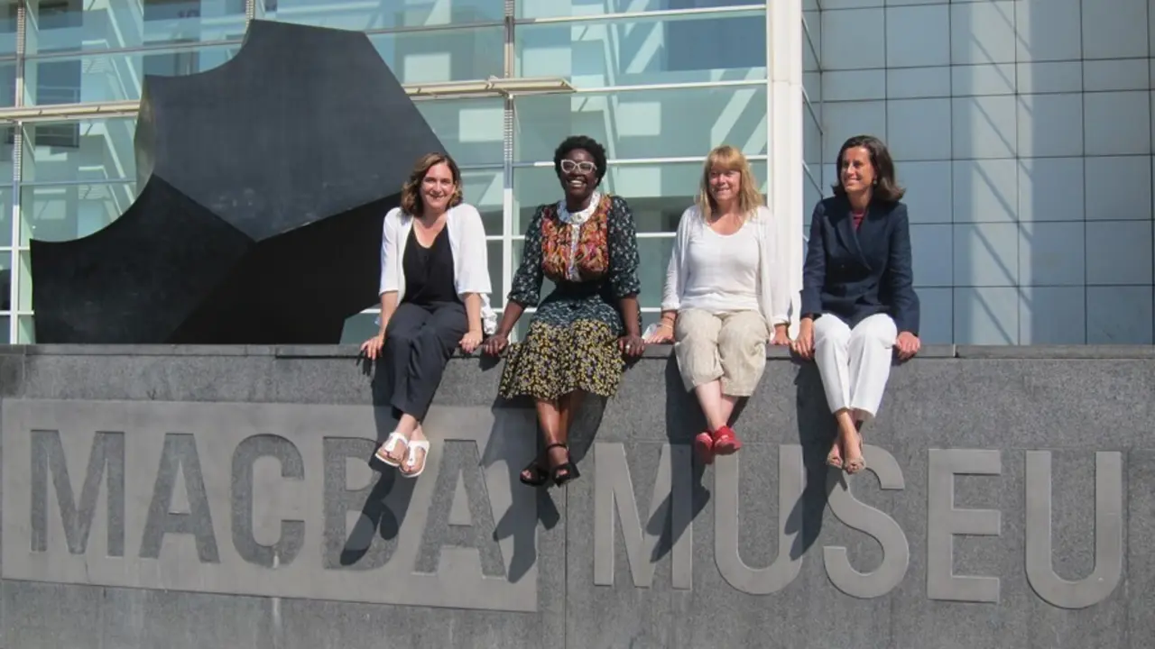 La alcaldesa Ada Colau, la nueva directora del Macba Elvira Dyangani Ose, la consellera Nat&agrave;lia Garriga y la presidenta de la Fundaci&oacute;n Macba Ainhoa Grandes