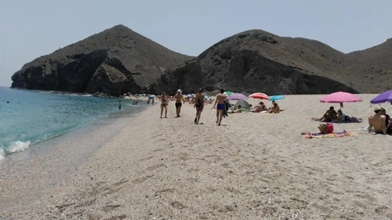 Archivo - Playa de Los Muertos en Carboneras (Almer&iacute;a)
