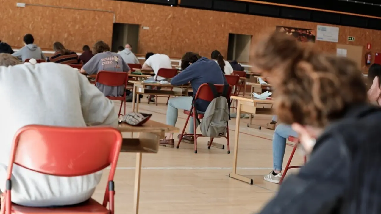 Archivo - Alumnos de Bachillerato del Colegio Virgen de Europa de Boadilla del Monte (Madrid)