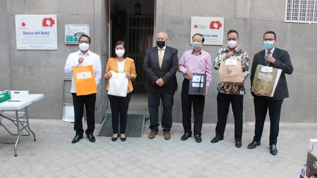 Miembros de la ASEAN, en su visita a la Fundaci&oacute;n Madrina