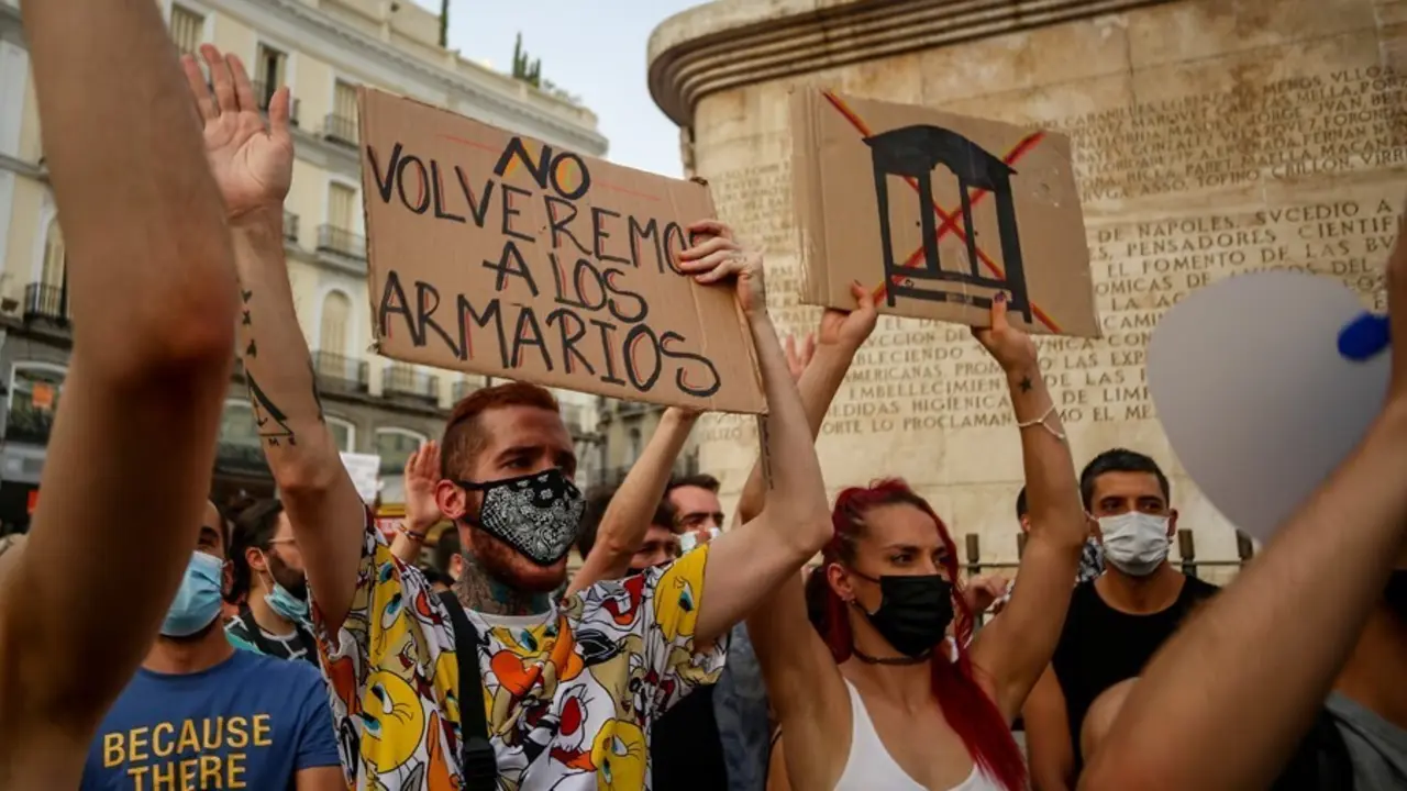 Concentraci&oacute;n contra agresiones LGTBf&oacute;bicas en la Puerta del Sol
