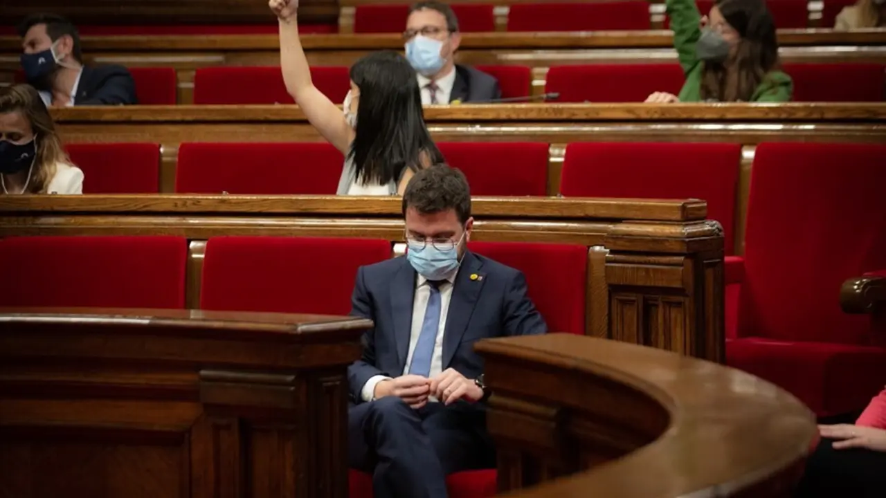 El president de la Generalitat, Pere Aragon&egrave;s, en un Pleno en el Parlament de Catalunya, a 22 de julio de 2021, en Barcelona, Catalunya (Espa&ntilde;a). La sesi&oacute;n de hoy es una continuaci&oacute;n de las de ayer y el martes 20. En el pleno de este mi&eacute;rcoles el Govern d