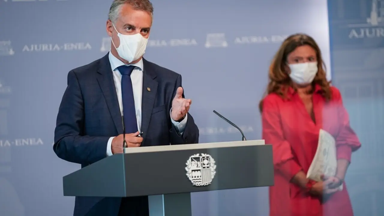 El Lehendakari, I&ntilde;igo Urkullu, y la consejera vasca de salud, Gotzone Sagardui