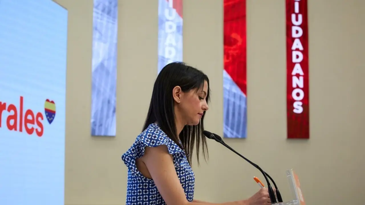 La presidenta de Ciudadanos (Cs), In&eacute;s Arrimadas, ofrece una rueda de prensa en la sede del partido tras la reuni&oacute;n del Comit&eacute; Ejecutivo, a 19 de julio de 2021, en Madrid (Espa&ntilde;a).