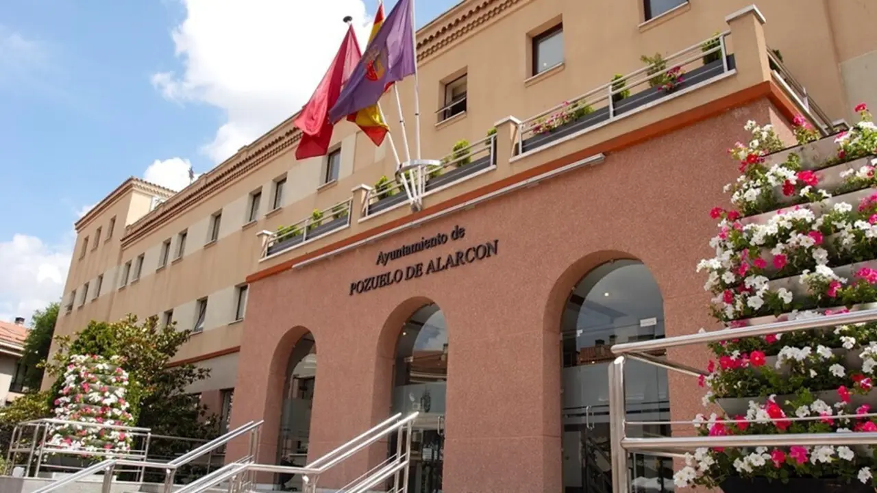 Archivo - Fachada del Ayuntamiento de Pozuelo de Alarc&oacute;n.