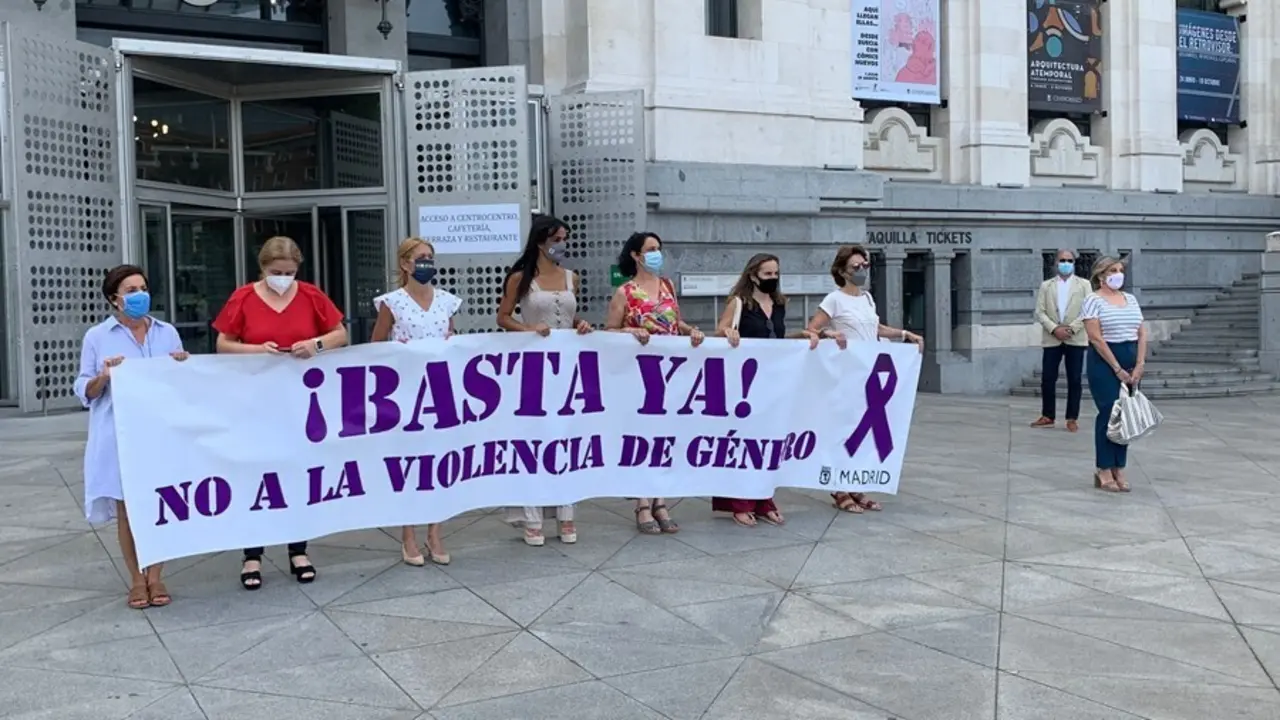 Minuto de silencio frente al Palacio de Cibeles.