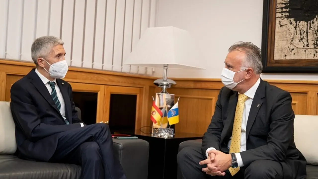 El ministro de Interior, Fernando Grande-Marlaska, y el presidente de Canarias, &Aacute;ngel V&iacute;ctor Torres