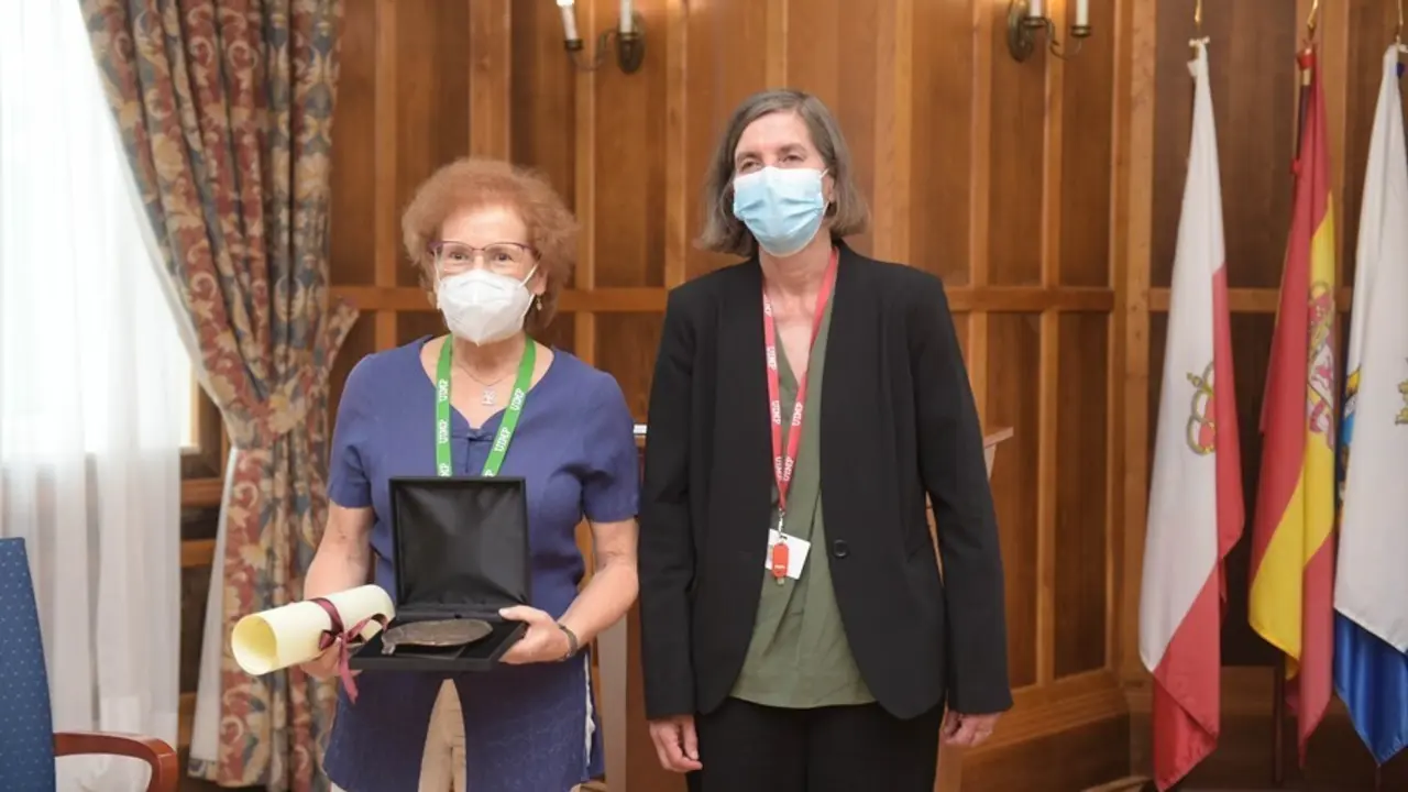 La vir&oacute;loga e investigadora cient&iacute;fica Margarita del Val recibe la Medalla de Honor a los Valores Sociales de la UIMP.