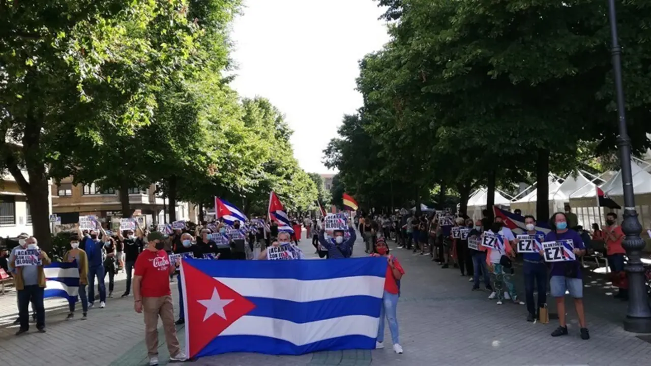 Concentraci&oacute;n para reclamar el fin del bloqueo econ&oacute;mico y comercial en Cuba