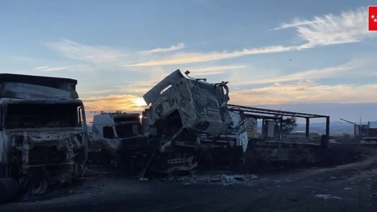 Bomberos continuar&aacute;n en las pr&oacute;ximas horas realizando labores de remate del incendio de Fuente El Saz.