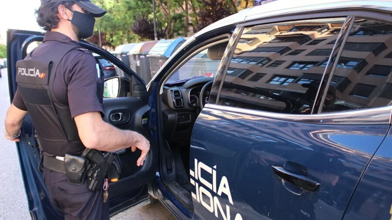 Un agente de la Polic&iacute;a Nacional