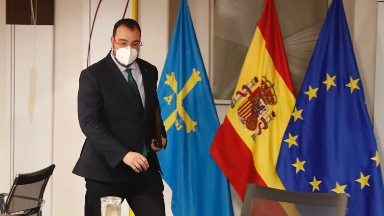 El presidente del Principado de Asturias, Adri&aacute;n Barb&oacute;n