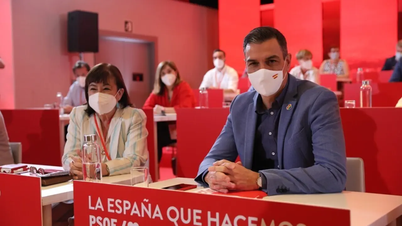 La presidenta del PSOE, Cristina Narbona y el presidente del Gobierno, Pedro S&aacute;nchez, durante una reuni&oacute;n de los componentes del Comit&eacute; Federal del PSOE, a 3 de julio de 2021, en Madrid