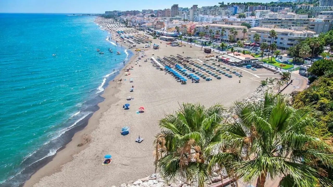 Archivo - Playa de Torremolinos