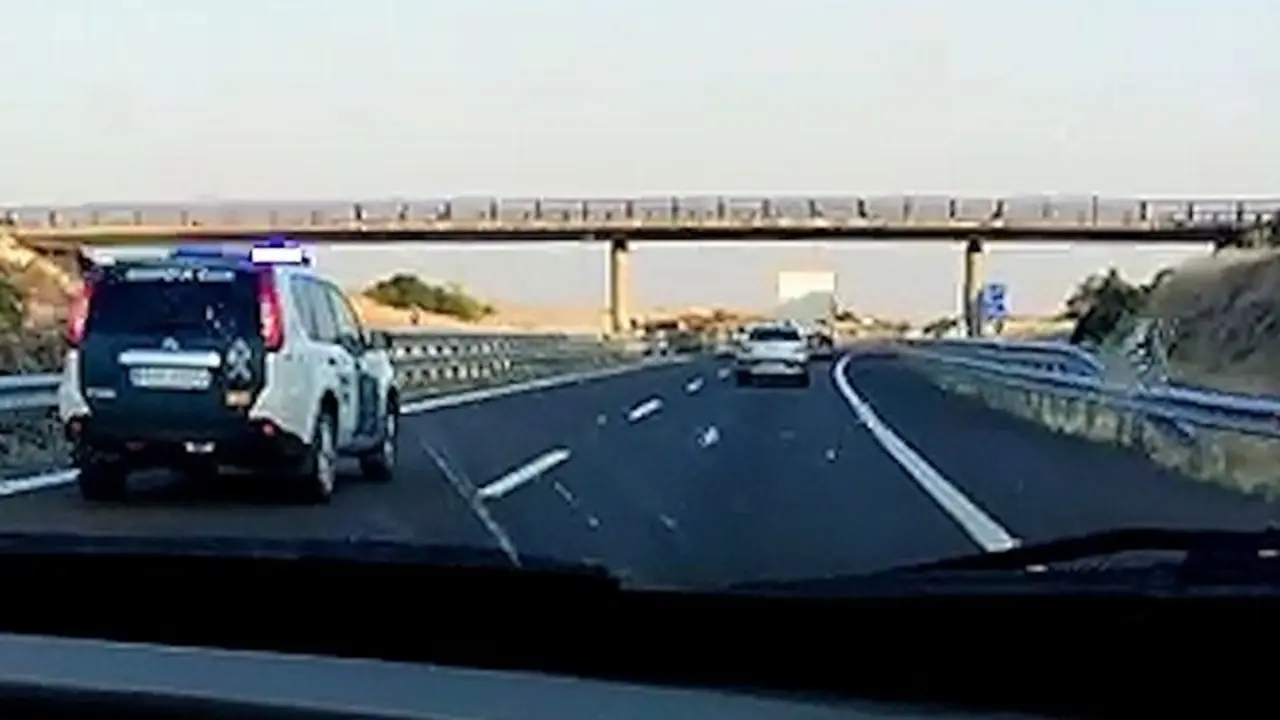 La Guardia Civil investiga al conductor de un cami&oacute;n por circular bajo influencia del alcohol o drogas